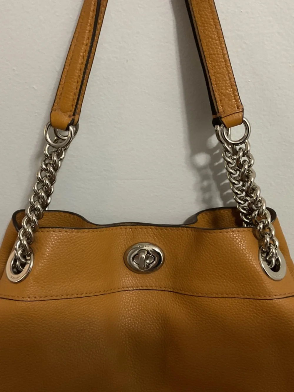 COACH  EDIE Turnlock Pebbled Leather Shoulder Bag w Silver Chain Handle Accent